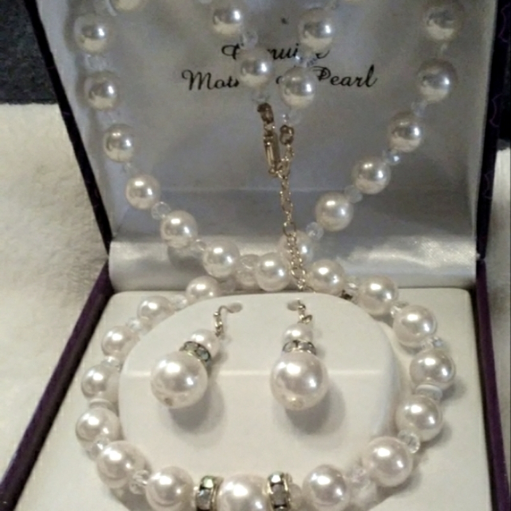 Genuine Mother of Pearl Necklace & Earrings (New)
